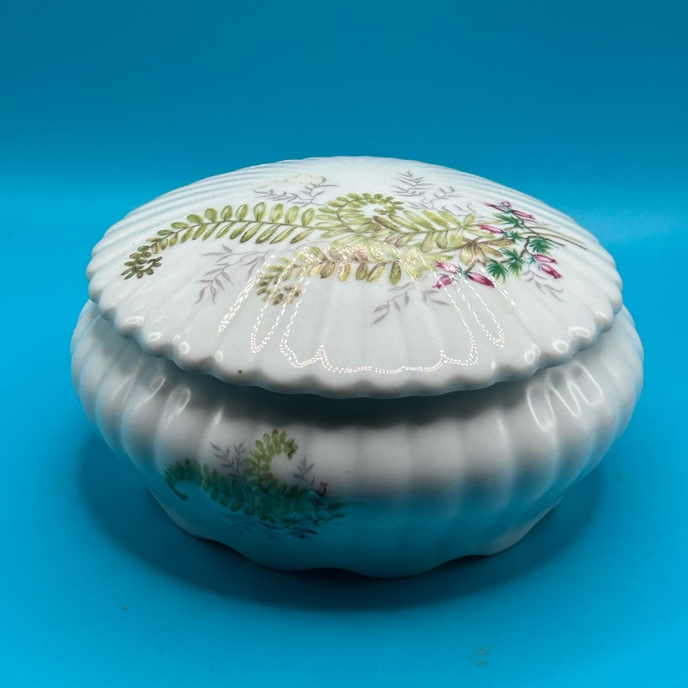 Limoges powder or trinket box porcelain hand painted by Rochard